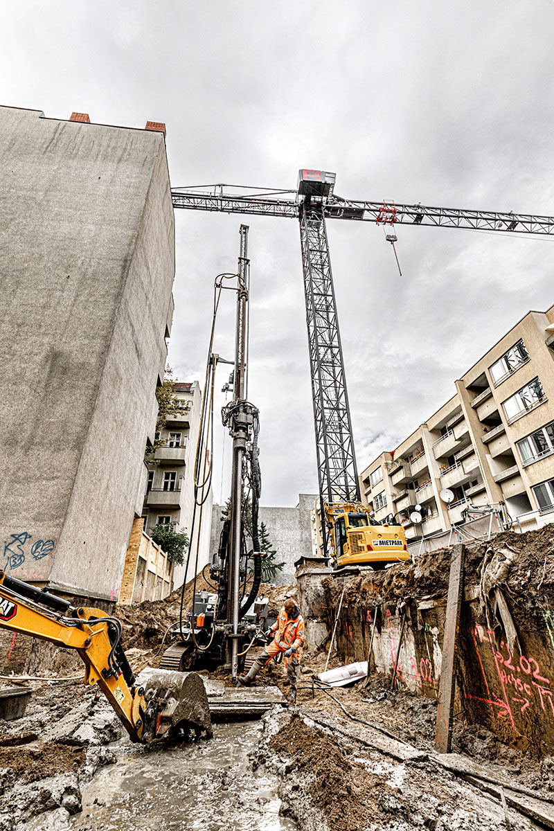 Baustellenfotografie in Berlin-Kreuzberg während eines HDI-Verfahren zur Verdeutlichung der engen Bebauung.