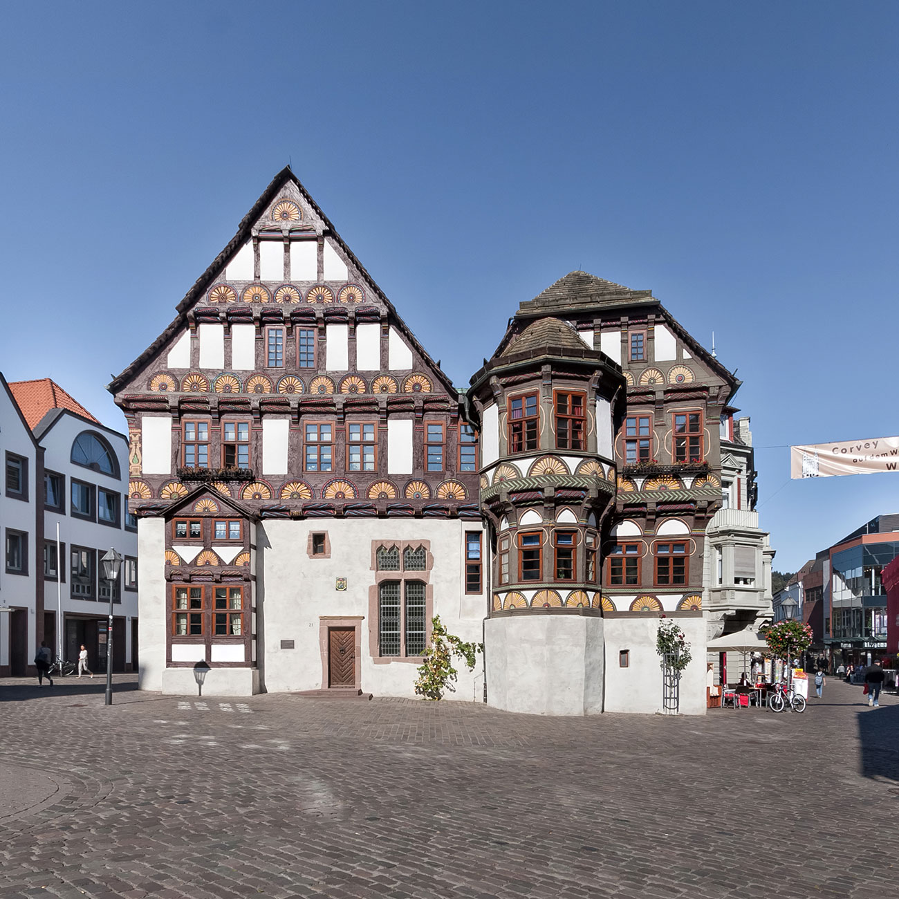 Südfassade im Stil der Weserrenaissance der in den Jahren 1564-1571 als Amelunxenscher Hof errichteten Alten Dechanei in Höxter,