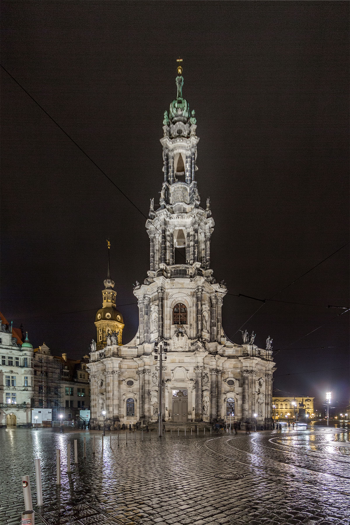 Nachtbild der Hofkirche in Dresden | Architekturfotografie