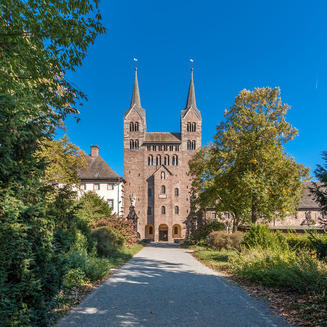 Weg zur Klosterkirche Corvey