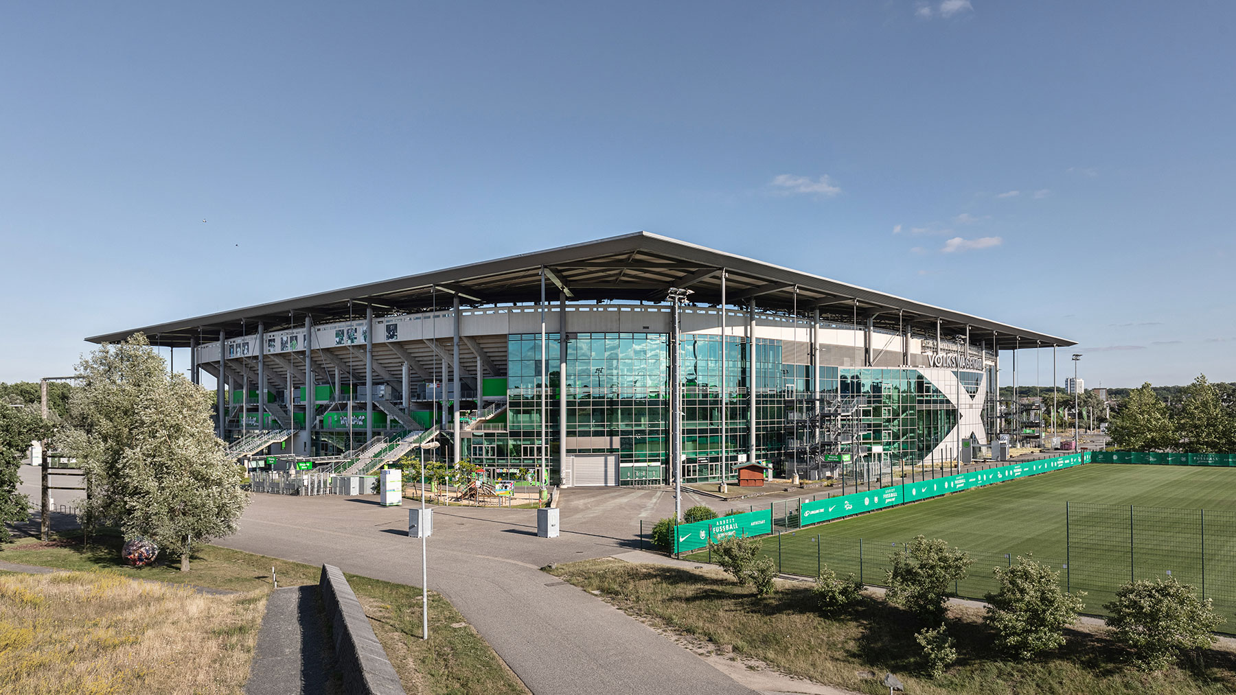 Blick aus Nordosten auf die Volkswagen Arena in Wolfsburg