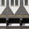 Knagge mit Inschrift in der Markstraße 6 in Quedlinburg am Harz für einen Architekturführer über Fachwerk am Harz.