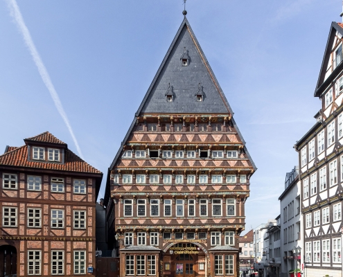 Architekturfotografie der Ostfassade des 1529 errichteten und 1987-1989 rekonstrueireten Knochenhaueramtshaus am Markt in Hildesheim.